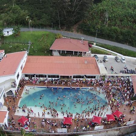 Sky Club Eco Hotel Belen de Umbria Екстериор снимка