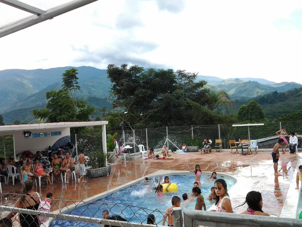 Sky Club Eco Hotel Belen de Umbria Екстериор снимка